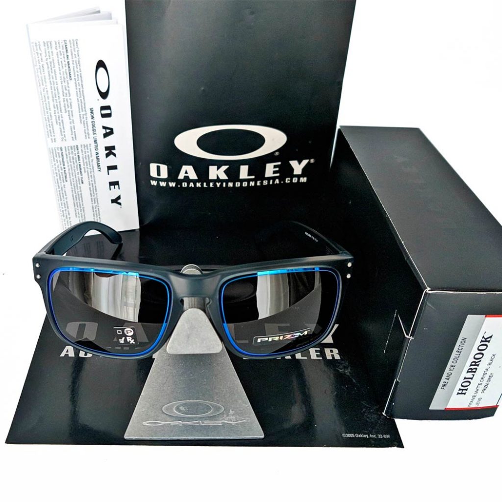 oakley holbrook warranty