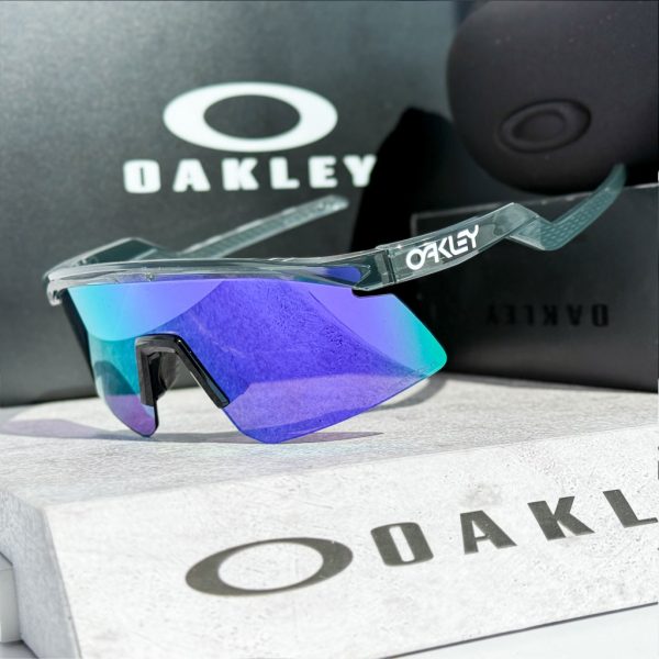 Oakley-Hydra-violet-3